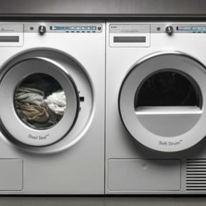 107533523_3727068638